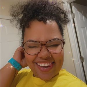 Meet your Posher, Crystal